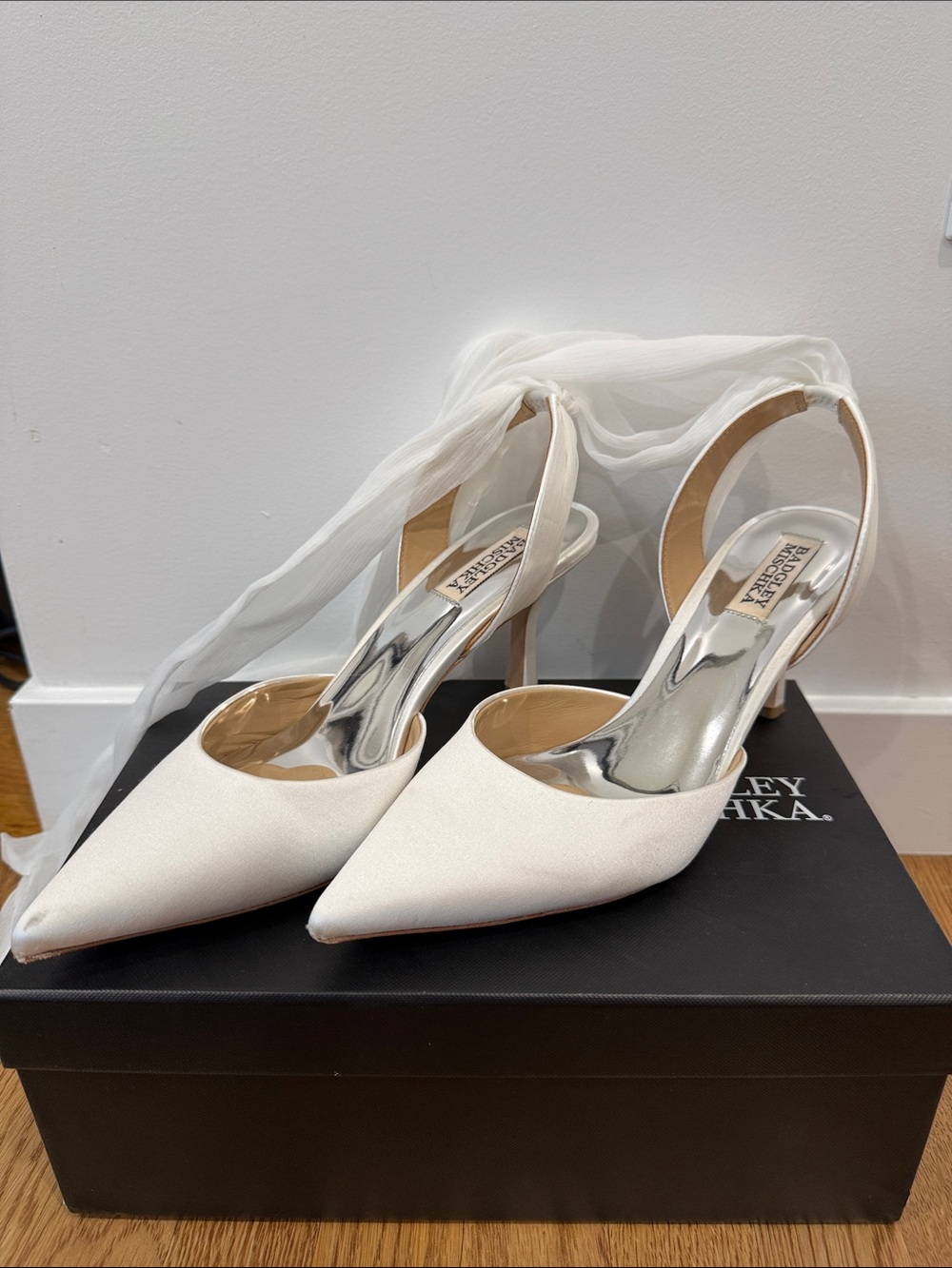 Badgley Mischka White Pointed Slingback Pumps with Silver Insole